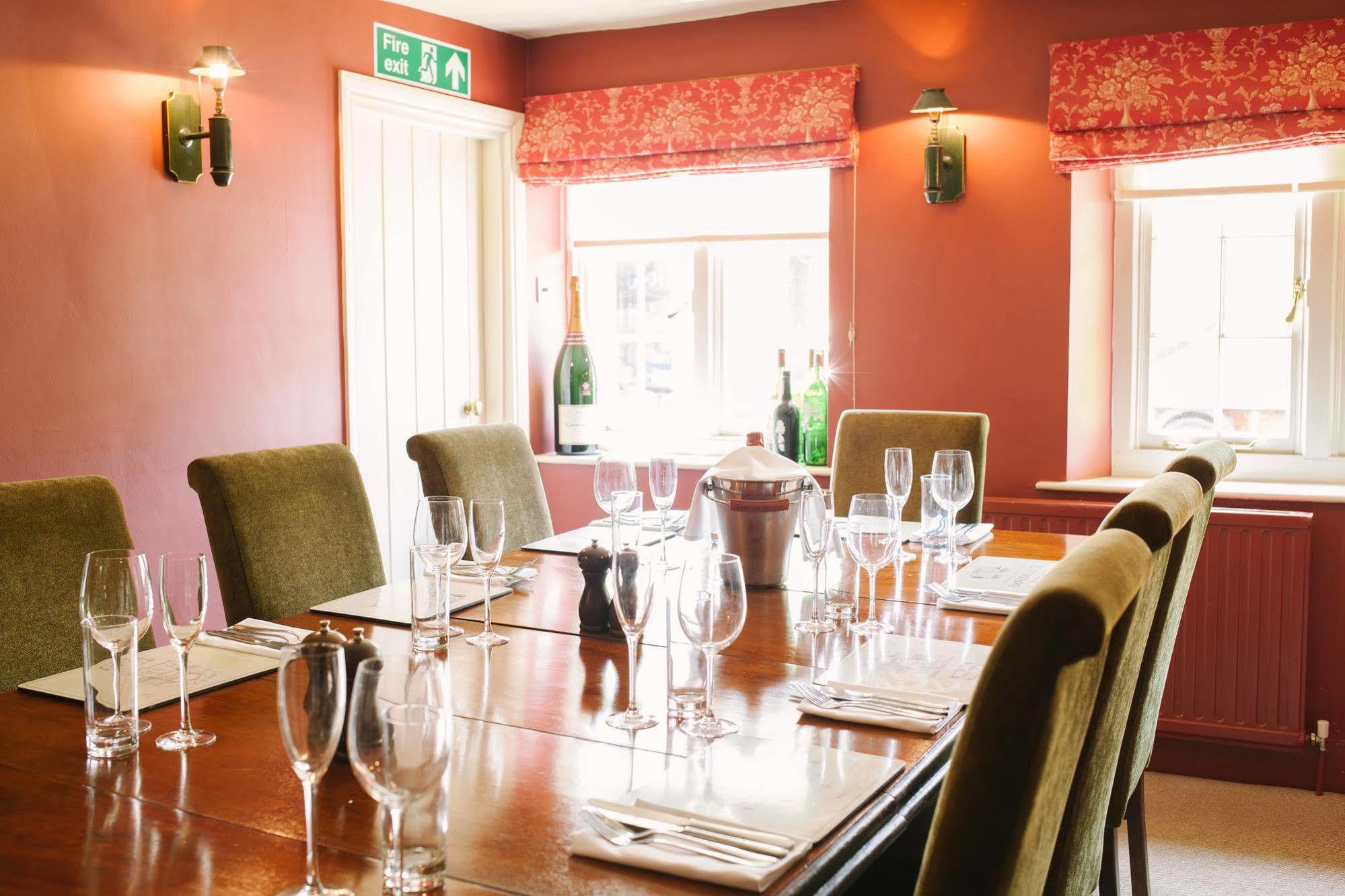 The Royal Oak, Yattendon Frilsham 외부 사진